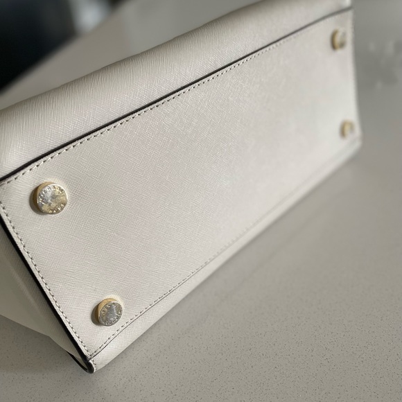 Extra large, Michael Kors, Selma, and cream with gold studs EXCELLENT CONDITION - Picture 8 of 11